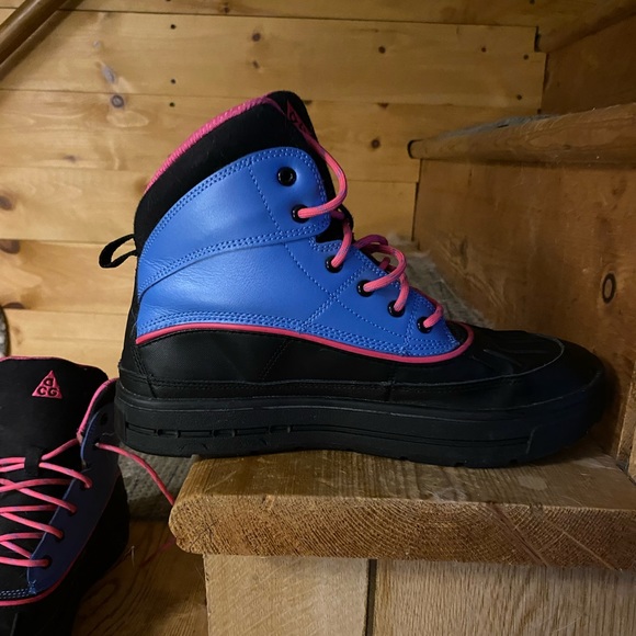 NIKE WOMENS ACG boots - Picture 2 of 4